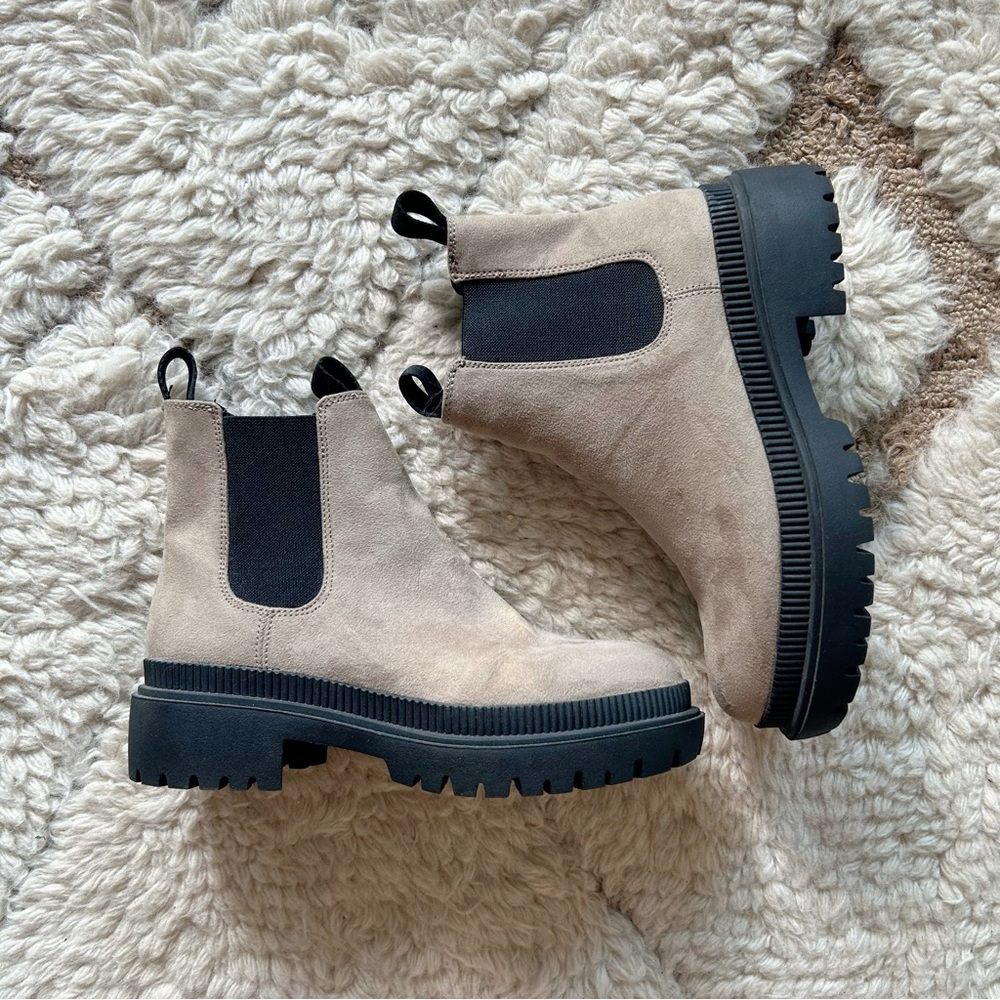 H&M taupe suede chunky Chelsea boots